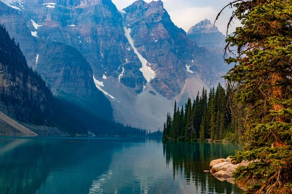 翡翠水莫兰湖班夫国家公园加拿大艾伯塔省 — 图库照片