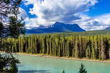 Fırtına Dağı manzaralı Mount Ball ve Storm Dağı Banff Ulusal Parkı Alberta Kanada
