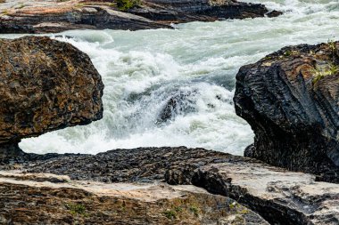 Kicking Horse Nehri üzerindeki Doğal Köprü Yoho Ulusal Parkı İngiliz Kolombiyası Kanada