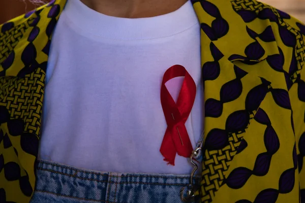 红色缎带的细节与艾滋病或肝炎 12月1日防治艾滋病国际日 — 图库照片
