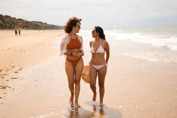 Two Beautiful Young Women Bikinis Strolling Shore Women Enjoying Trip — Stock Fotó