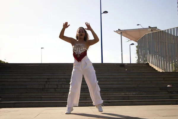 Donna Latina Giovane Bella Danza Moderna Strada Diverse Espressioni Posture — Foto Stock
