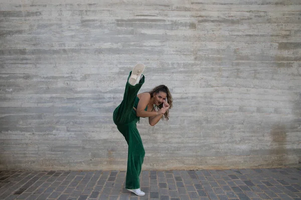 Latin Woman Young Beautiful Dancing Modern Dance Gray Cement Background — стоковое фото