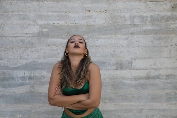 Portrait Latin Woman Young Beautiful Dancing Modern Dance Gray Cement — Photo