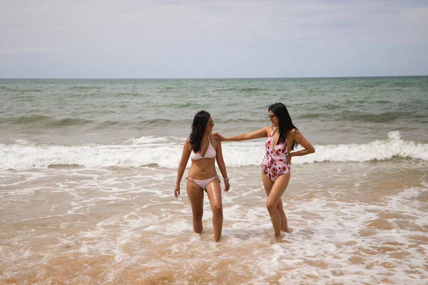 Two Beautiful Young Women Bikinis Strolling Shore Women Enjoying Trip — Foto Stock