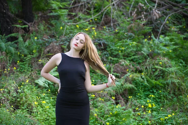 Young Beautiful Blonde Woman Dressed Black Walks Forest Different Postures — Stock Photo, Image