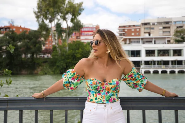 Young Pretty Blonde Woman Sunglasses Leaning Railing River Woman Happy — Stockfoto
