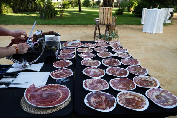 Tukang Iris Daging Detail Potongan Tangan Daging Ham Iberia Spanyol — Stok Foto