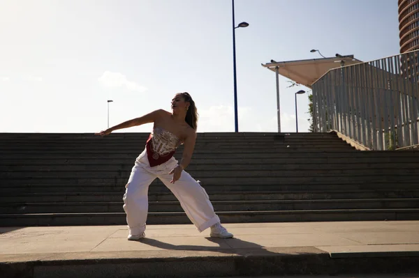Latin Woman Young Beautiful Dancing Modern Dance Street Makes Different — Stock Photo, Image