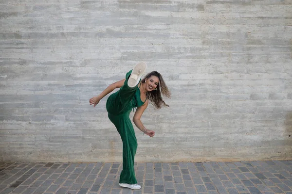 Latin Woman Young Beautiful Dancing Modern Dance Gray Cement Background — Foto Stock