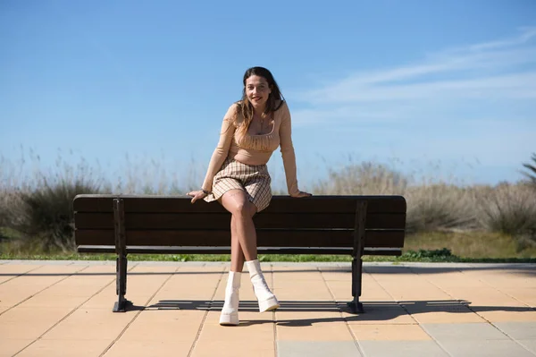 Beautiful Young Woman Long Brown Hair Sitting Back Wooden Bench — Stock Photo, Image