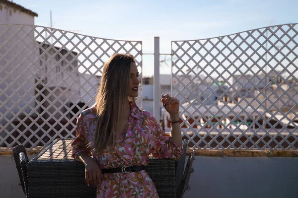 Young Beautiful Blonde Woman Roof Building Spain Woman Enjoying Day — ストック写真