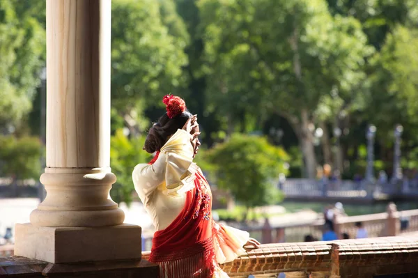 Joven Mujer Negra Vestida Gitana Flamenca Una Plaza Sevilla España —  Fotos de Stock