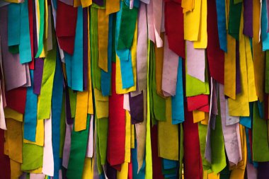 İspanya 'nın Sevilla kentindeki gey ve LGBTQ hakları gösterisinde renkli eşcinsel gurur gösterileri. Eşitlik ve eşcinsel hakları kavramı