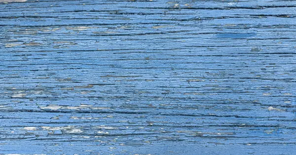 Eski, yıpranmış ahşap, mavi çatlamış boyalı..