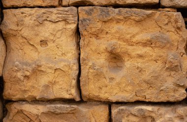 Grafik tasarımı veya duvar kağıdı için kahverengi taş arka plan. İlginç bir doku..