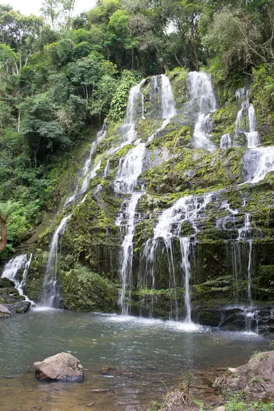 Apia, So Paulo, Brezilya 'daki Mafalda şelalesinin güzelliği