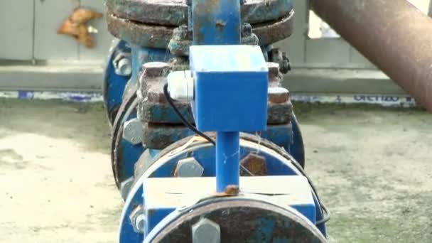 生锈的水管 水压气门站工业化净化设备 — 图库视频影像