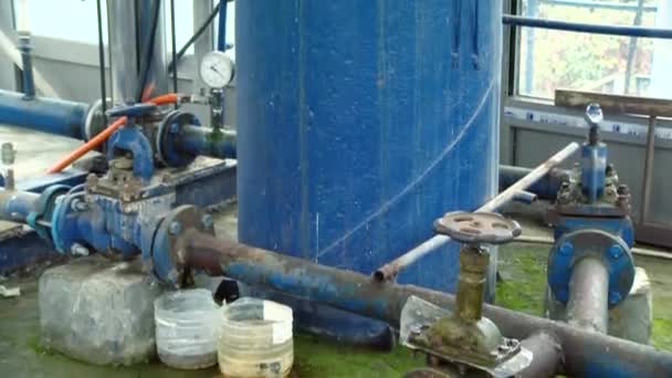 Régi Rozsdás Vízvezeték Víznyomás Szabályozó Szelep Üzem Ipari Tisztító Berendezés — Stock videók