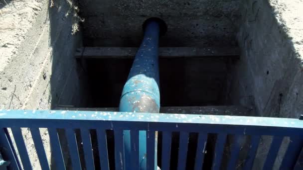 Vieja Tubería Agua Oxidada Estación Válvulas Presión Agua Planta Tratamiento — Vídeos de Stock