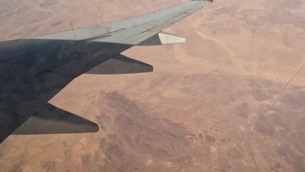 Αεροπλάνο Πετώντας Και Ταξιδεύοντας Θέα Από Παράθυρο Του Αεροπλάνου Στην — Αρχείο Βίντεο