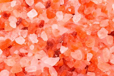 Himalaya pembe tuzu beyaz arka planda izole edilmiş.