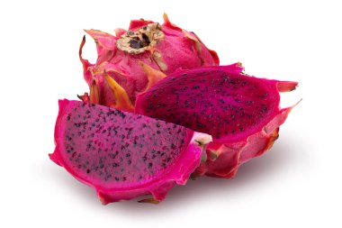 Kızıl Ejder Meyvesi ya da Kızıl Pitaya beyaz arka planda izole edilmiş