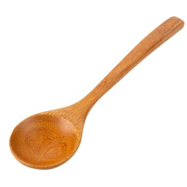 Tahta kaşık beyaz arka planda izole edilmiş..