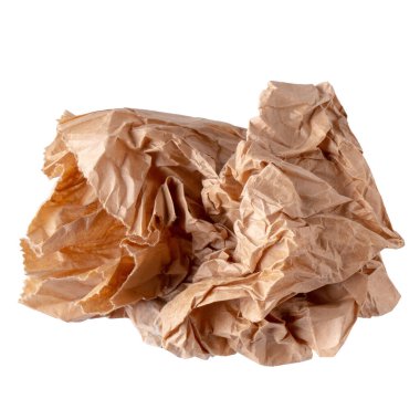 Beyaz arkaplanda izole edilmiş kahverengi kese kağıdı.