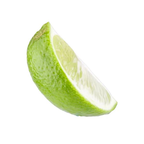 Dilimlenmiş Limon Beyaz Arka Planda Izole Edilmiş Ekşi Yeşil Meyve — Stok fotoğraf