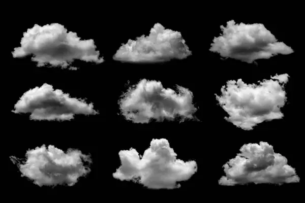 黒い背景に別々の白い雲のコレクションは 実際の雲があります 黒い背景の現実的な雲の上に隔離された白い雲 黒い背景に白いふわふわの積雲が切り取られ ストック写真