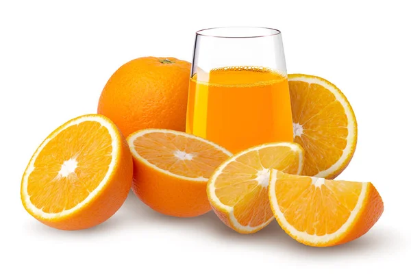 グラスに新鮮なオレンジジュース オレンジのフルーツ オレンジのスライスは白い背景で分離しました — ストック写真
