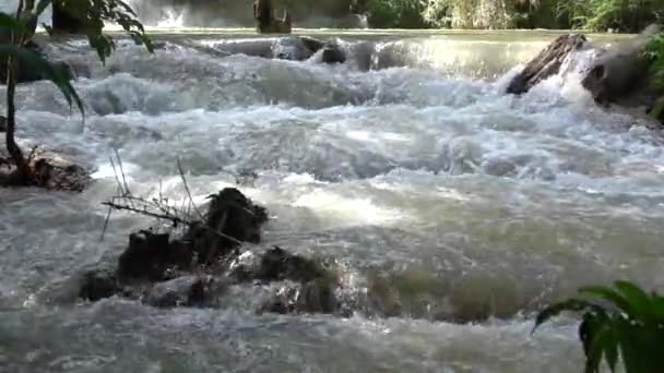 Powolny Ruch Pięknej Kaskady Wodospadu Tropikalnym Lesie Deszczowym Kuang Falls — Wideo stockowe