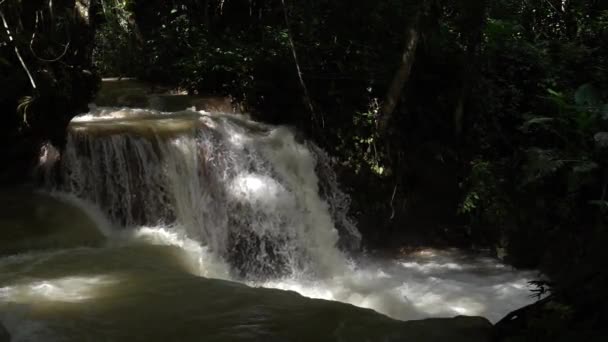 Zeitlupe Der Schönen Klaren Wasserfallkaskade Tropischen Regenwald Kuang Wasserfälle Luang — Stockvideo