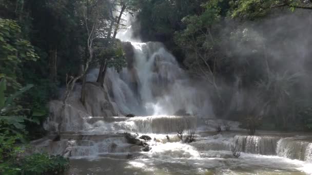 Повільний Рух Красивого Чистого Водоспаду Каскад Тропічних Тропічних Дощових Лісах — стокове відео