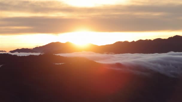 Time Lapse Salida Del Sol Sobre Montaña Con Niebla Niebla — Vídeos de Stock