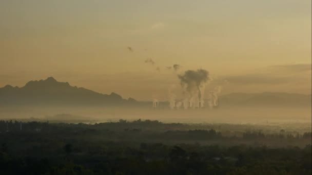 Time Lapse Contaminación Del Aire Sobre Central Eléctrica Carbón Mae — Vídeos de Stock