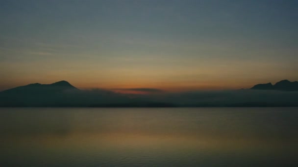 雲と太陽のライジングスカイのタイムラップ 旅の始まり 自然のコンセプト — ストック動画