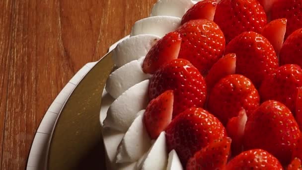 Decorate Cake Strawberries Pastry Chef Making Strawberry Cake Strawberry Cake — Stock Video