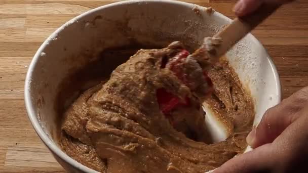 Руки Молодої Азіатки Шеф Кухарки Змішування Інгредієнтів Мисці Приготування Печива — стокове відео