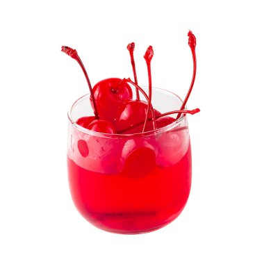 Bir bardak beyaz arka plan üzerinde izole kiraz ile Tepesi çilekli jöle.