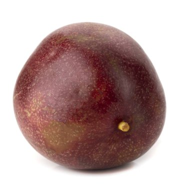 Beyaz arka planda sarı hamurlu kırmızı tutkulu meyve.