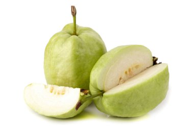 Yeşil Olgun Guava beyaz bir arkaplanda izole