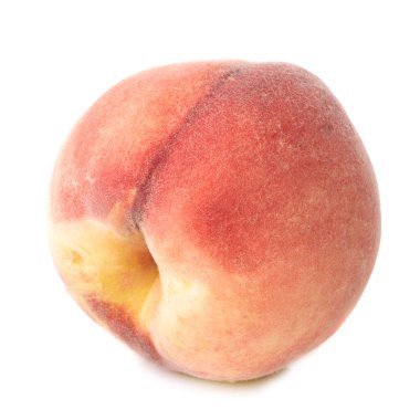 canlı pembe ve portakallı olgun şeftaliler beyaz arka planda izole edilmiş.