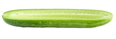 Beyaz arka planda izole edilmiş salatalık dilimi.