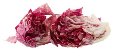 Radicchio, beyaz arkaplanda kırmızı salata.