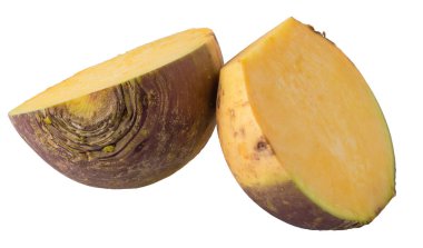 Taze şalgam İsveçlisi beyaz arkaplanda izole edildi.