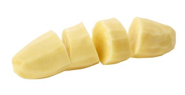 Beyaz arka planda izole edilmiş çiğ patatesler.