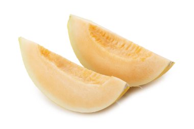 Beyaz arka planda izole edilmiş altın kavun dilimleri