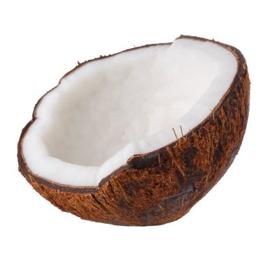 Yarım hindistan cevizi meyvesi beyaz arka planda izole edilmiş.